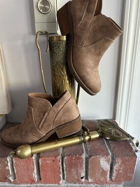 SoftMoc Women's Chelsea-Style Boot